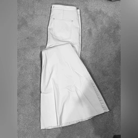 Free People Flared White Jean - 31 - Picture 3 of 4